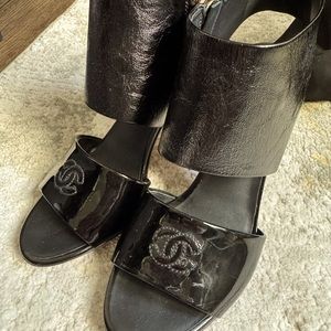SOLD💔Chanel black calfskin leather patent heels